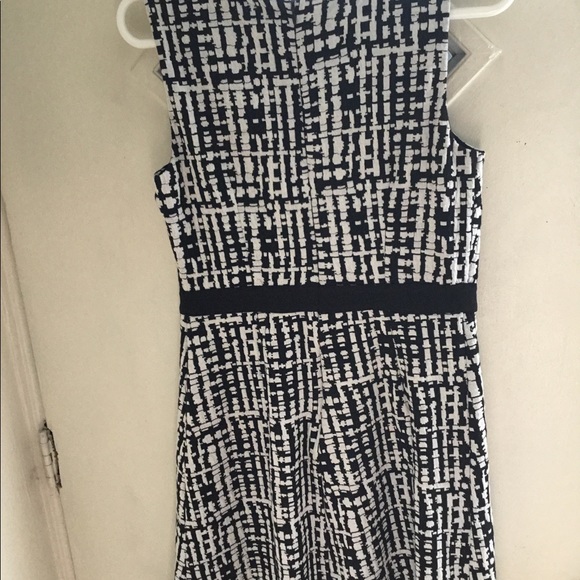 Midi fit and flare sleeveless dress - Picture 3 of 7